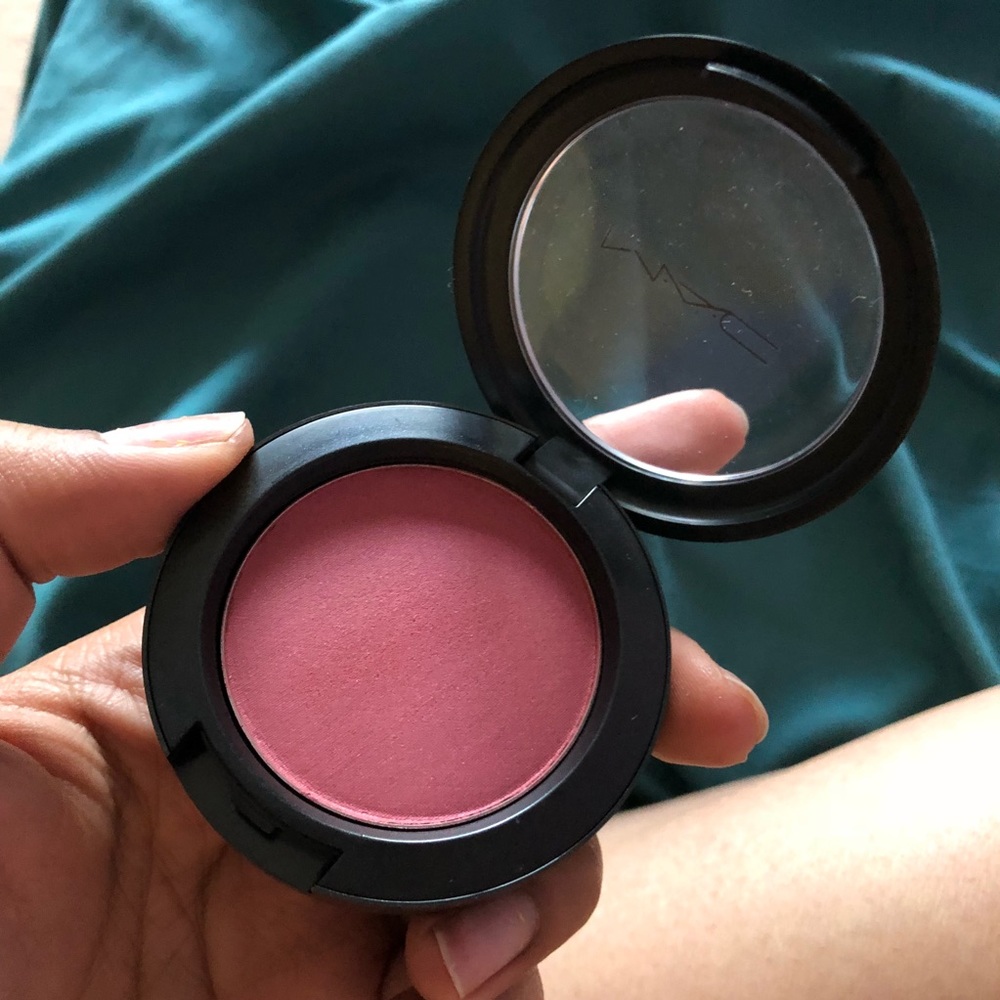 MAC Blush in “Breezy”